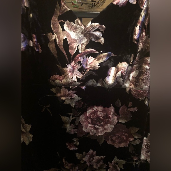 GUESS NWOT Gorgeous Black Velvet Shiny Floral Design mini dress. Size X-Small - Picture 4 of 9